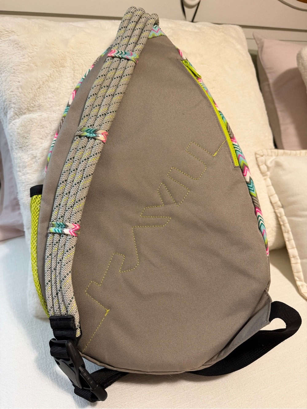 Kavu Paxton Sling Bag with Chevron pattern / signature Rope - Picture 2 of 9